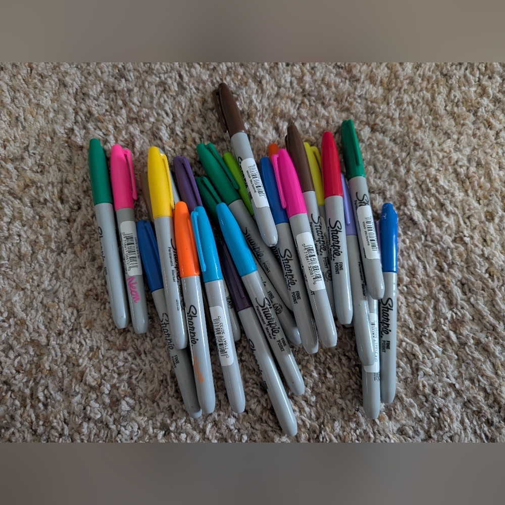 Lot Of 25 Sharpie Markers